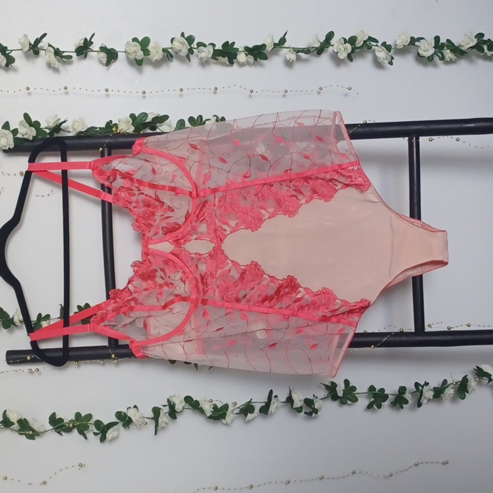 TORRID NWT EMBROIDERED BODYSUIT SZ 3X